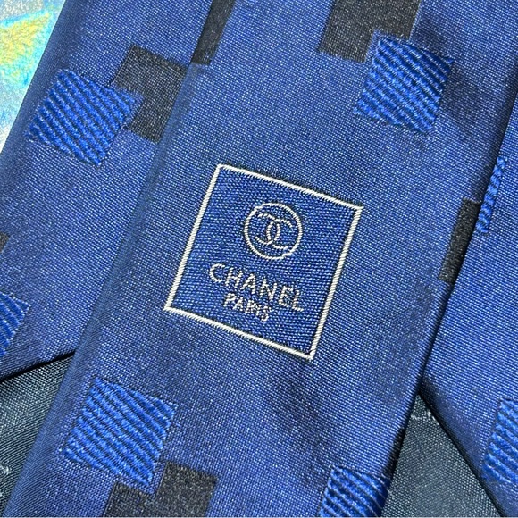 Chanel Necktie EUC - Picture 4 of 7